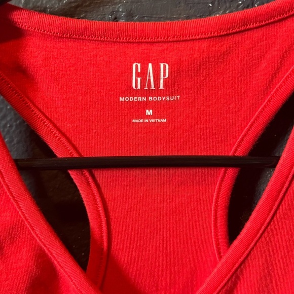 GAP Red Sleeveless Fitted Modern Cotton Bodysuit Size Medium - Picture 2 of 4